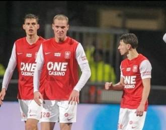 Simon Francis over zijn basisdebuut tegen Dordrecht (video)