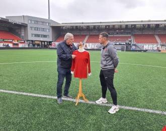 MVV TV: Frans Theunisz met Davy Backus over historisch MVV-shirt